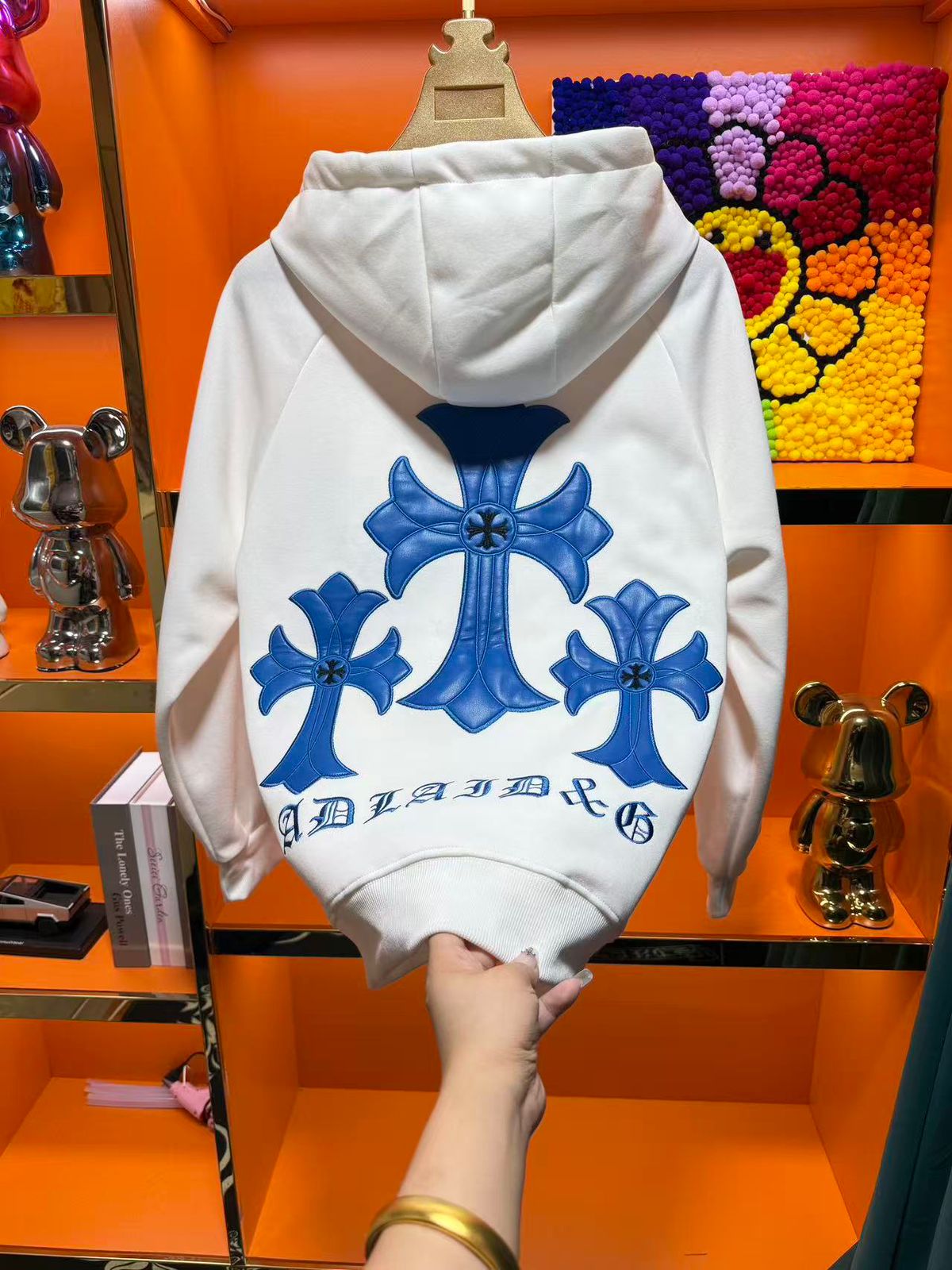 IMPORTED HOODIE- SET OF 8 PCS ( L XL XXL ) x 1350 ( WHITE AND BLACK )