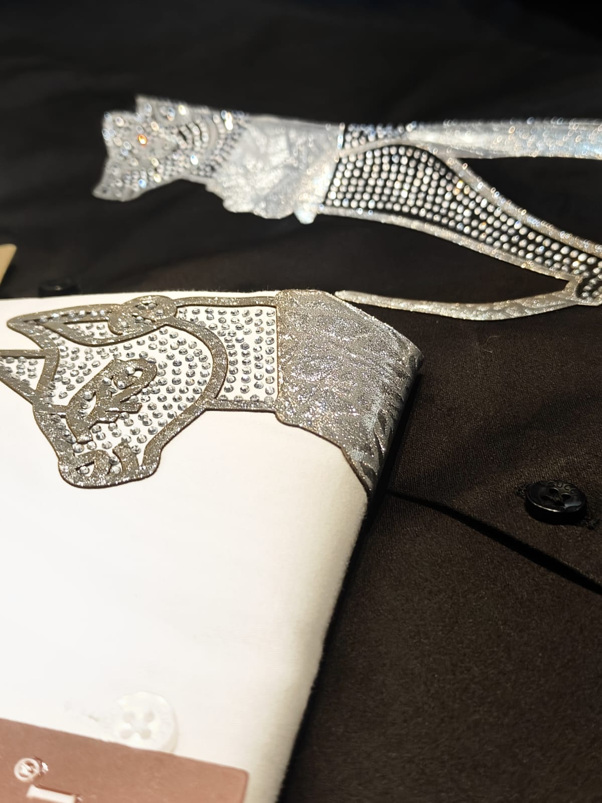 GLOWING CAT DESIGN - SET OF 4 PCS ( M L XL XXL ) x Rs.595