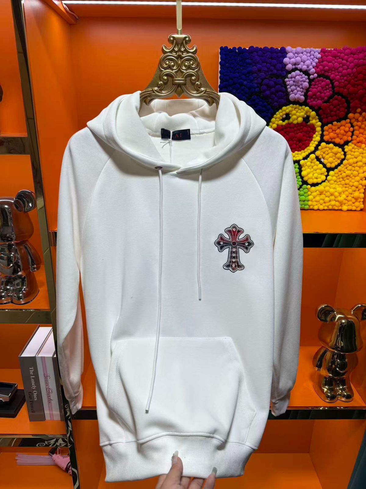 IMPORTED HOODIE- SET OF 8 PCS ( L XL XXL ) x 1350 ( WHITE AND BLACK )