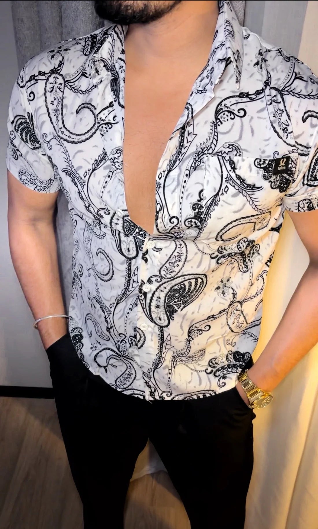 ABSTRACT PRINT HALF SLEEVE SHIRT  - SET OF 24 PCS ( M L XL XXL )  x Rs. 695